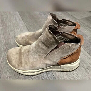 Bionica Women's All Weather Oana Suede Bootie Shoes Size 8